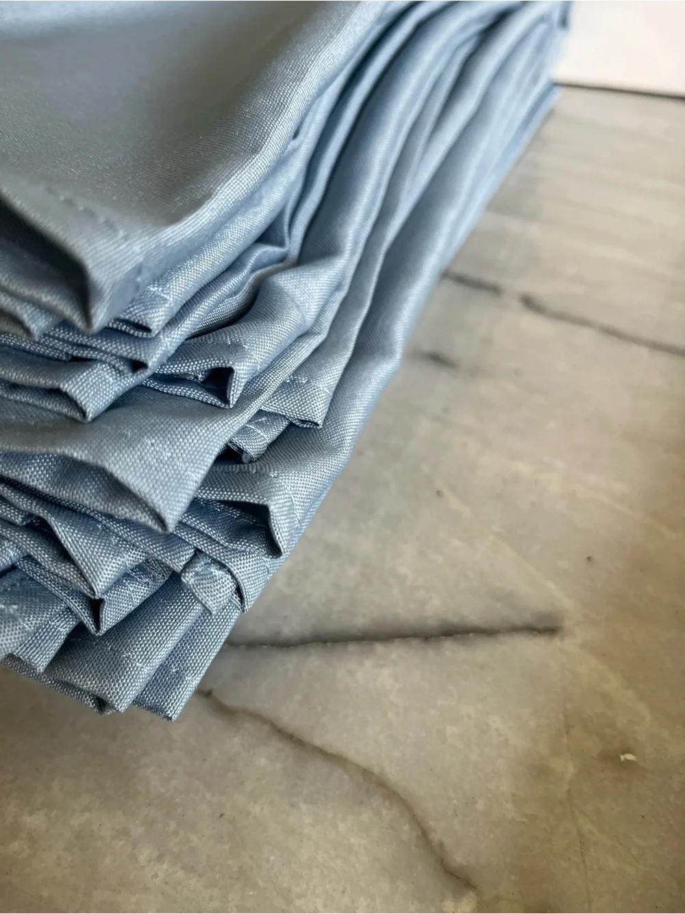 40 DUSTY BLUE POLYESTER CLOTH NAPKINS EUC WEDDING LINENS